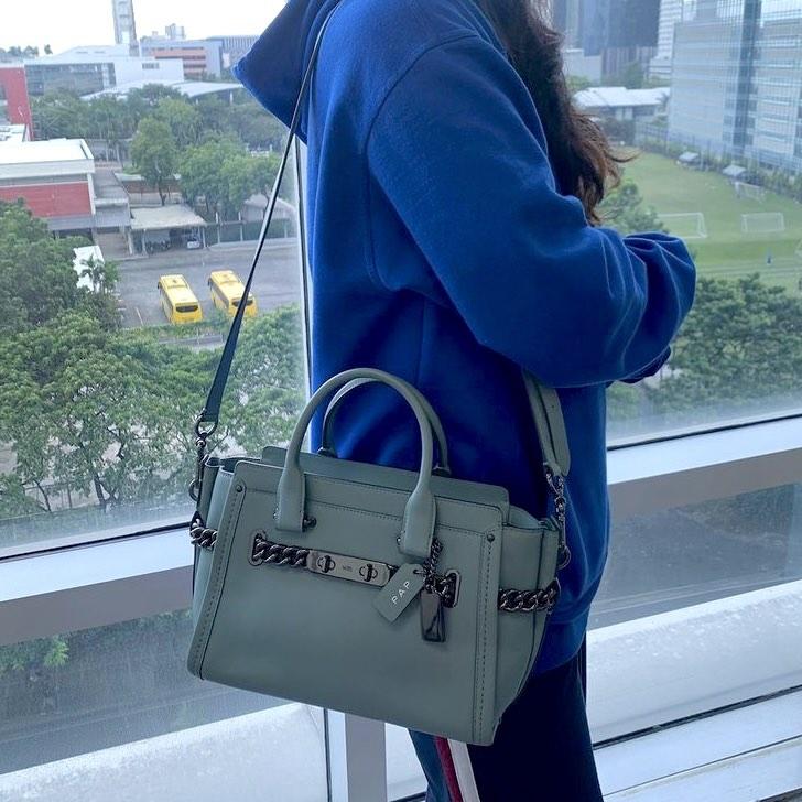 Coach swagger glovetanned leather on sale