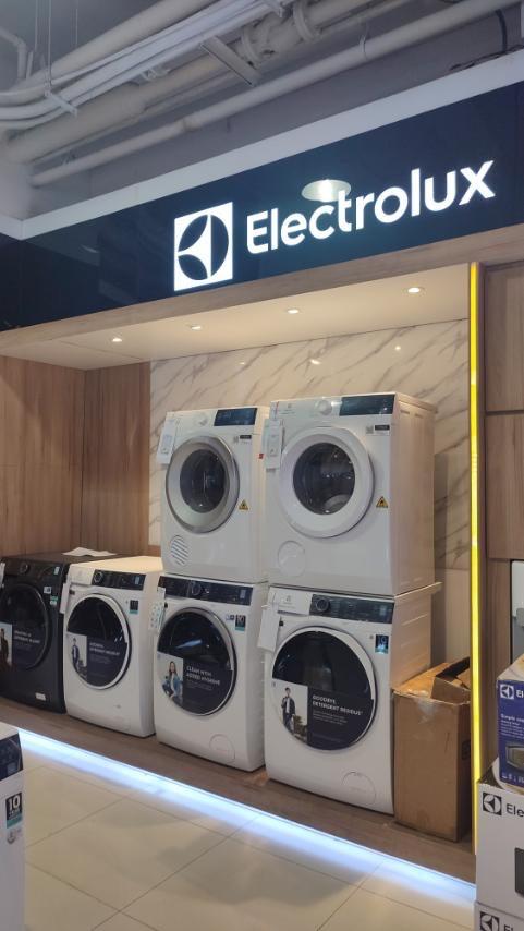 ELECTROLUX FRONT LOAD WASHING MACHINE (Category: Washing Machines and Dryers) located in Quezon City. Submitted by maryann5721 (Listing ID 1187384201, Image 2). Description: Electrolux Front Load Washing Machine EWF7024D3WB 7 kgs- 23,500 EWF8024P5WB 8 kgs: 30,500 EWF9024P5WB 9 kgs: 33,700 EWF9042R7SB 9 kgs with sensor and wifi: 33,200 EWF1042Q7WB 10 kgs: 39,000 EWF114R9SB SRP 65,995 Cash:44,500 Washer and Dryer Combo EWW1142R7MB 11 kgs washer and
