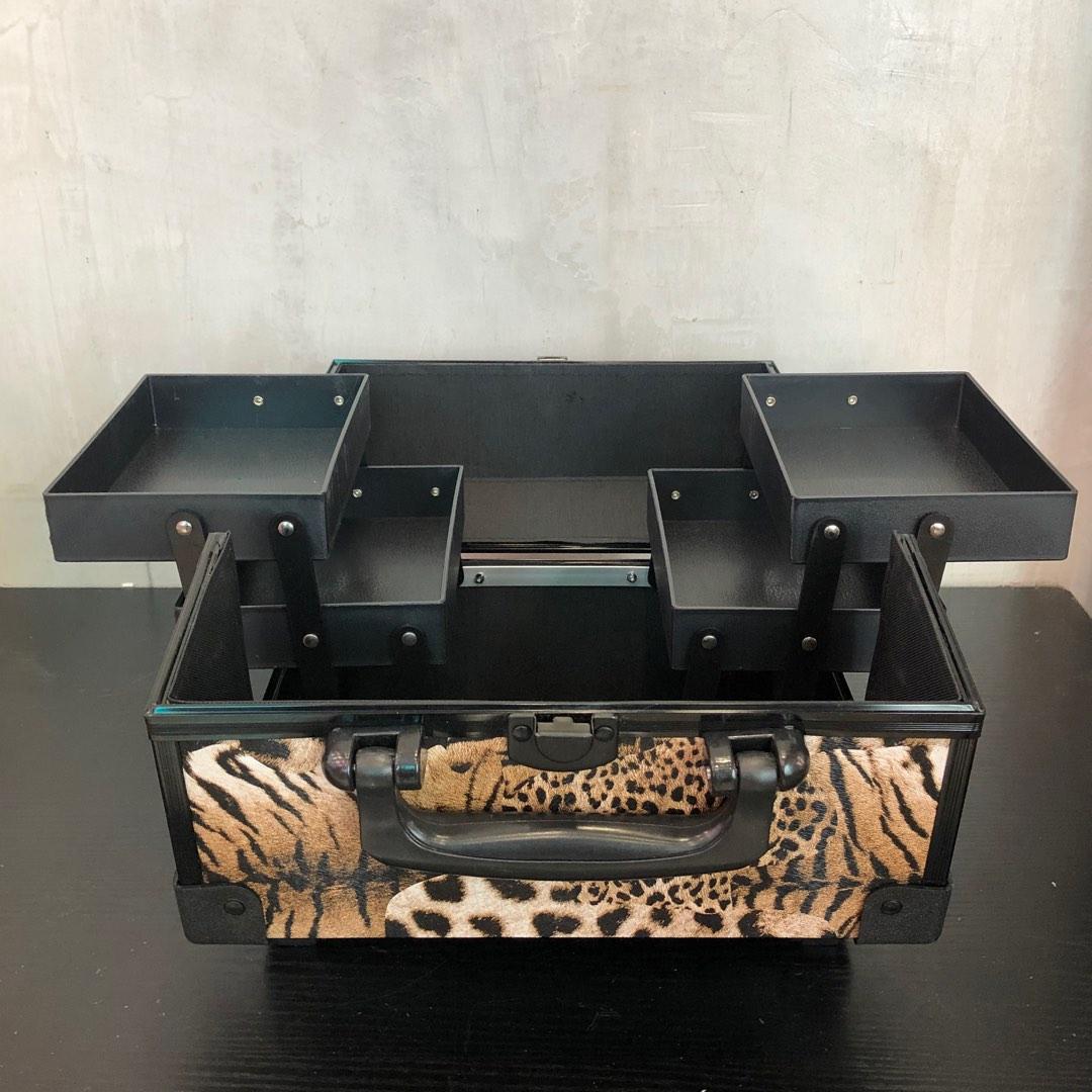FN1 Make up Box Leopard (Category: Makeup) located in Mandaluyong City. Submitted by gladkingphilippines (Listing ID 1187287249, Image 2). Description: .