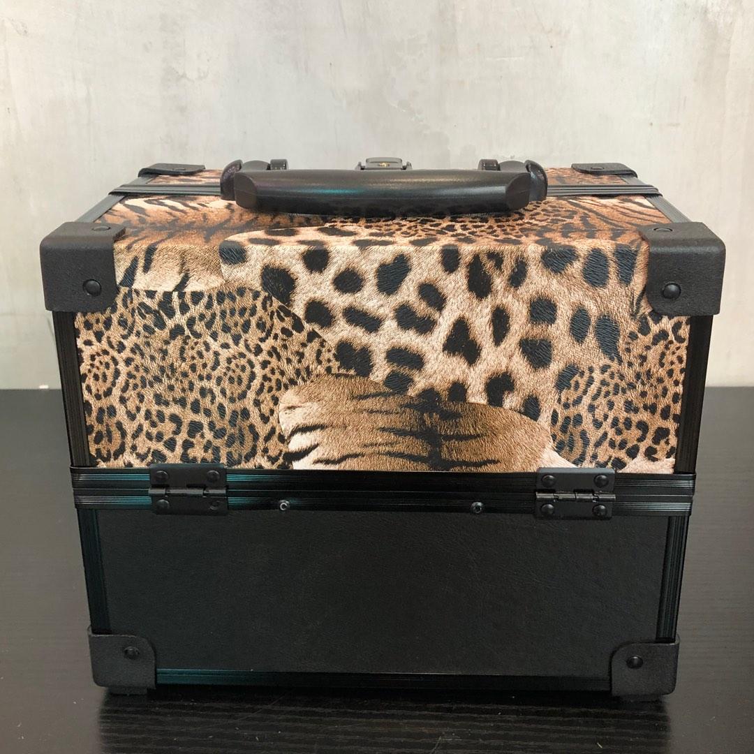 FN1 Make up Box Leopard (Category: Makeup) located in Mandaluyong City. Submitted by gladkingphilippines (Listing ID 1187287249, Image 1). Description: .