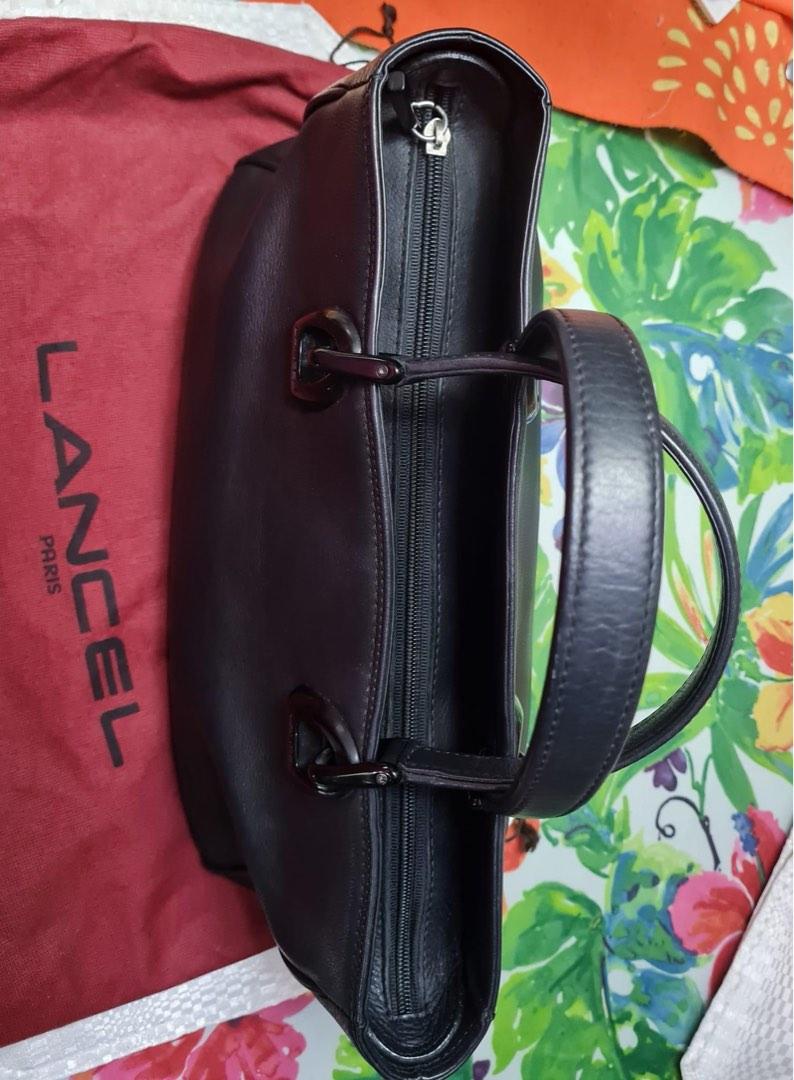 Lancel Leather Handbag (Category: Luxury Bags & Wallets) located in Quezon City. Submitted by rebekkapacs29 (Listing ID 1187376742, Image 2). Description: Preloved Lancel handbag. Elegant yet simple. Authentic and still looks stunning. 9/10 5000php and it’s yours!.