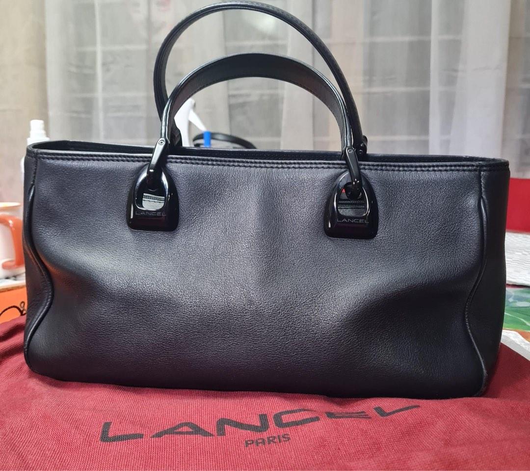 Lancel Leather Handbag (Category: Luxury Bags & Wallets) located in Quezon City. Submitted by rebekkapacs29 (Listing ID 1187376742, Image 1). Description: Preloved Lancel handbag. Elegant yet simple. Authentic and still looks stunning. 9/10 5000php and it’s yours!.