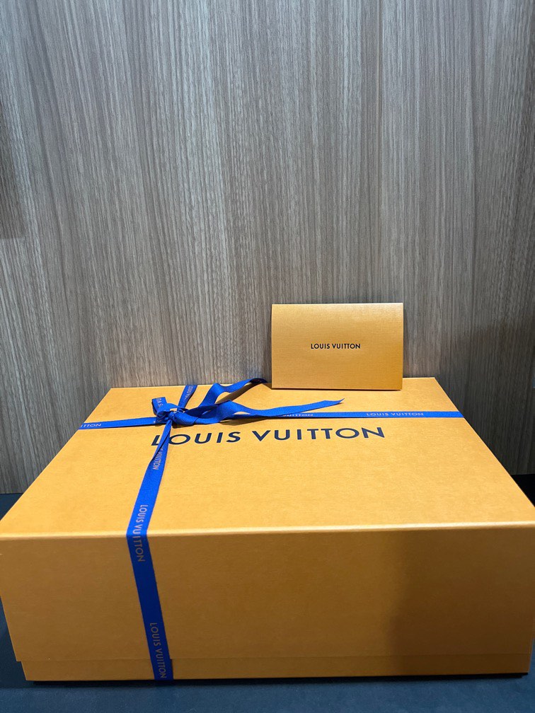 LV Mini Bag $30 Deliver with the gift box. Size 16cm
