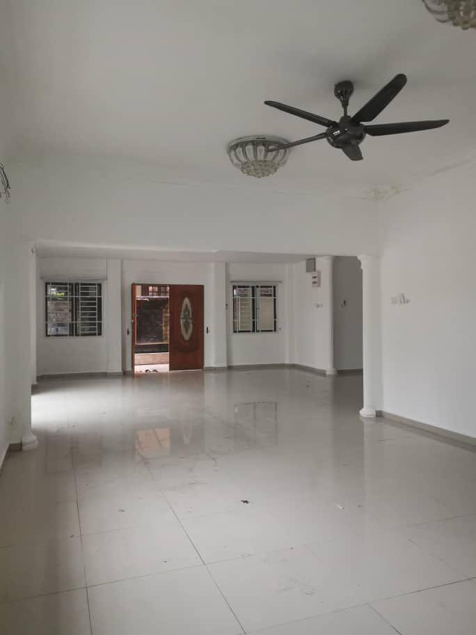 Low Depo / Bungalow Jln Padi Huma / Bandar Baru Uda / Jb Town / 8 bed