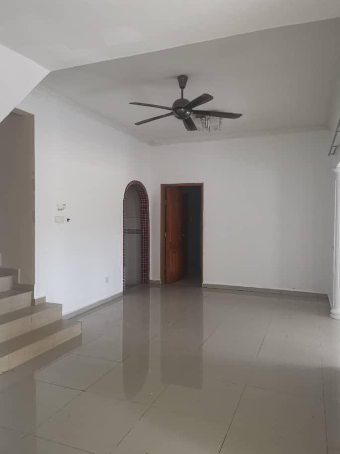Low Depo / Bungalow Jln Padi Huma / Bandar Baru Uda / Jb Town / 8 bed