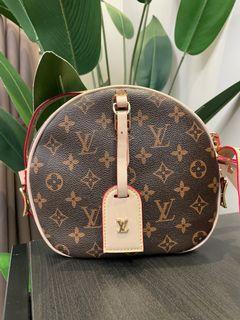 Louis Vuitton LV LOL boite chapeau souple round bags shoulder strap handbags  m45095