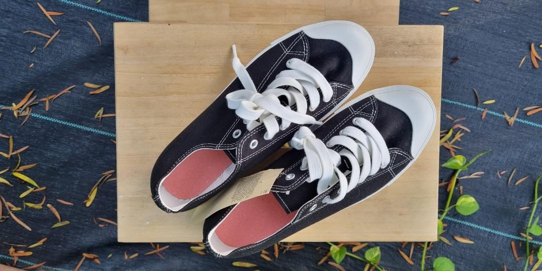 These Ultra-comfy Sneakers Will Be Your New Walking Companion | Preview.ph