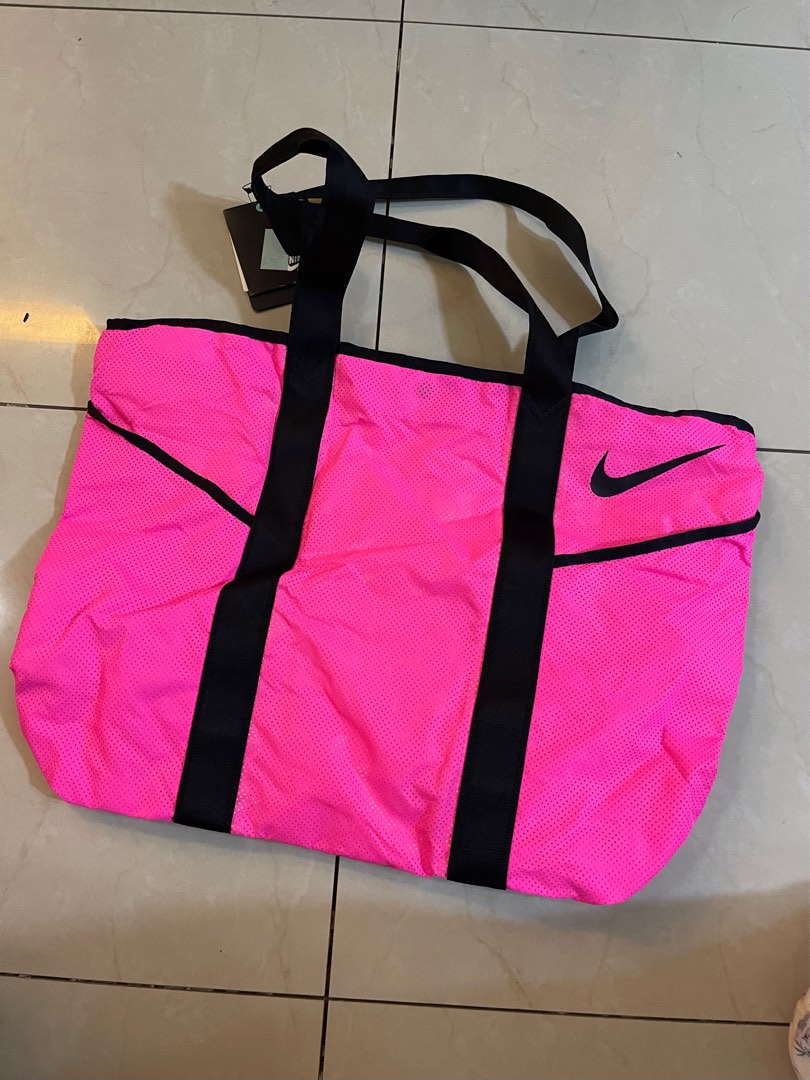 nike pink lightweight shoulder bag, Women's Fashion, Bags & Wallets