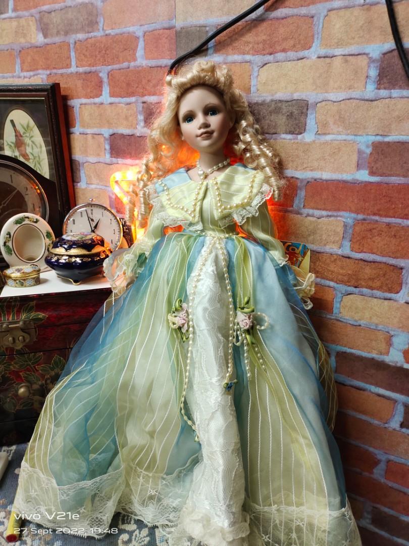 Njsf top porcelain doll