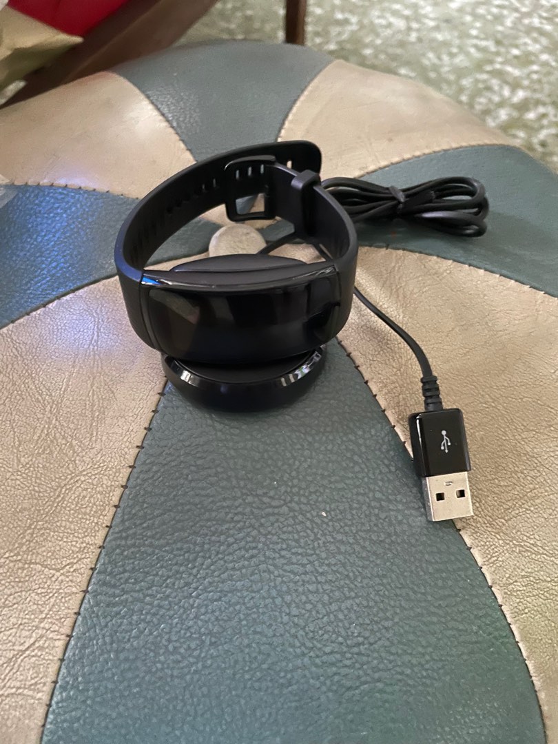 NOT WORKING Samsung Gear Fit2, Mobile Phones & Gadgets, Wearables