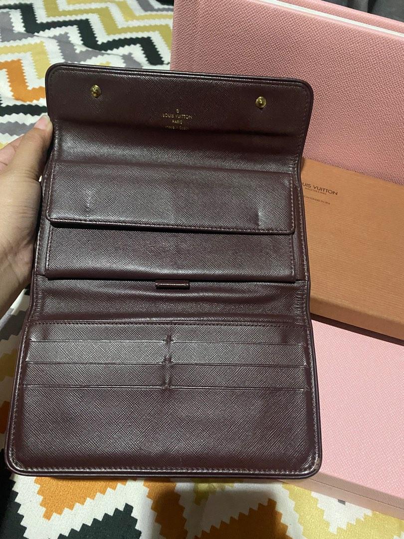 Original Louis Vuitton Wallet (Category: Luxury Bags & Wallets) located in Makati City. Submitted by lwl888 (Listing ID 1187377371, Image 3). Description: No flaws inside. 100% Original with bo .