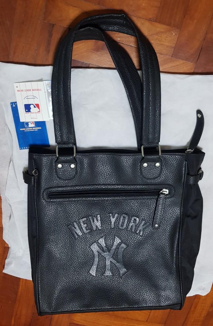 Original MLB New York Yankee Bag, Men's Fashion, Bags, Sling Bags on