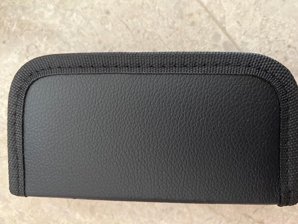 Presentation Pointer (Category: Office & Business Technology) located in Singapore. Submitted by mypreloveyouwouldlovetohave (Listing ID 1187336384, Image 3). Description: Complete with charging Cable and Pouch .