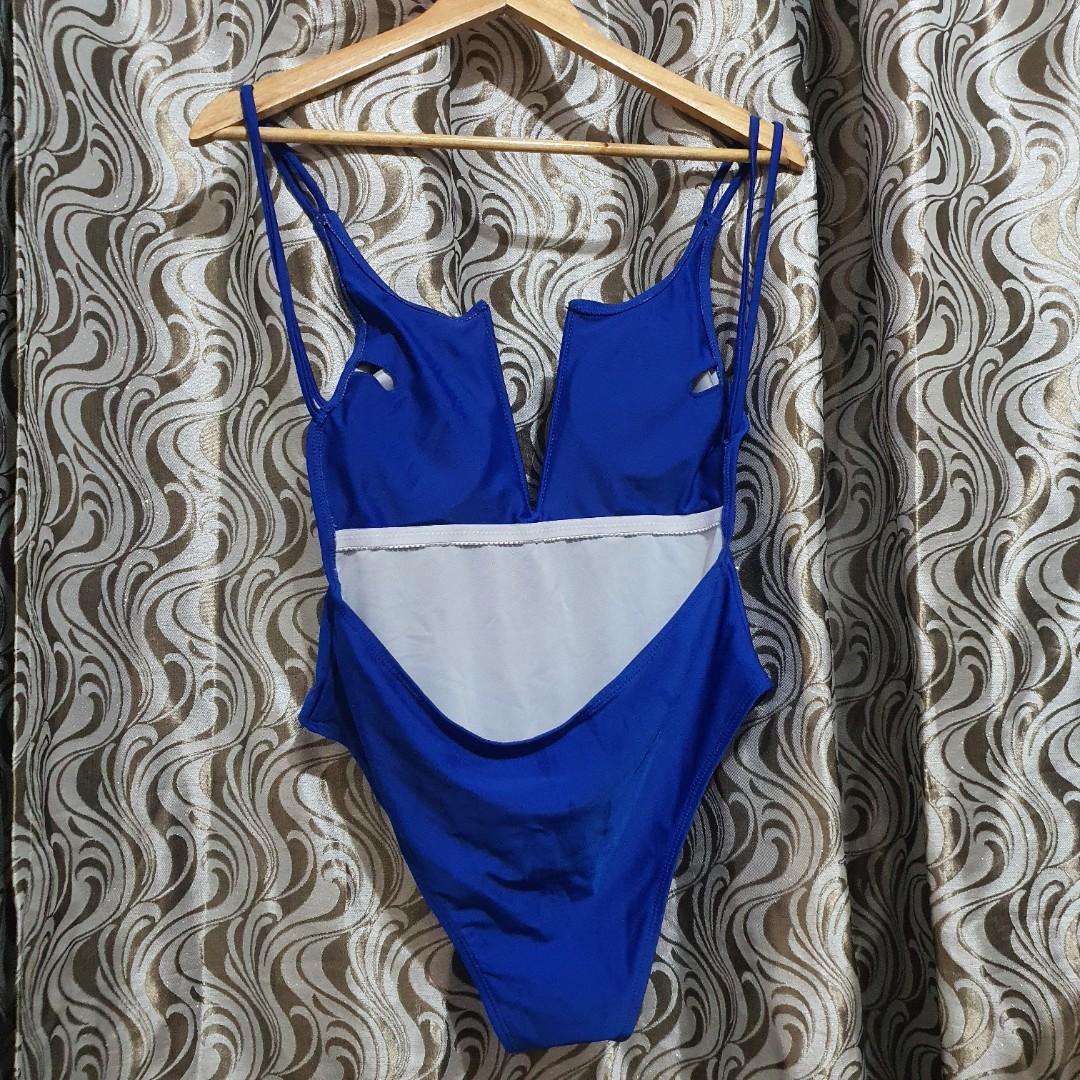 Sexy One Piece (worn once) M-Semi Large (Category: Bikinis & Swimsuits) located in Manila. Submitted by senyoritab (Listing ID 1187437992, Image 2). Description: ❣️RFS: decluttering ❣️can fit M-Semi large ❣️detachable pads ❣️no issues/flaws.