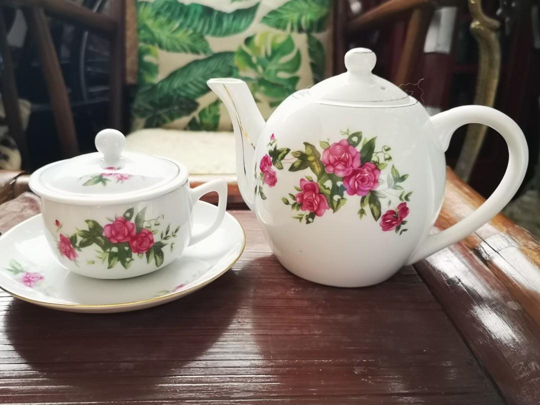 covered tea cup