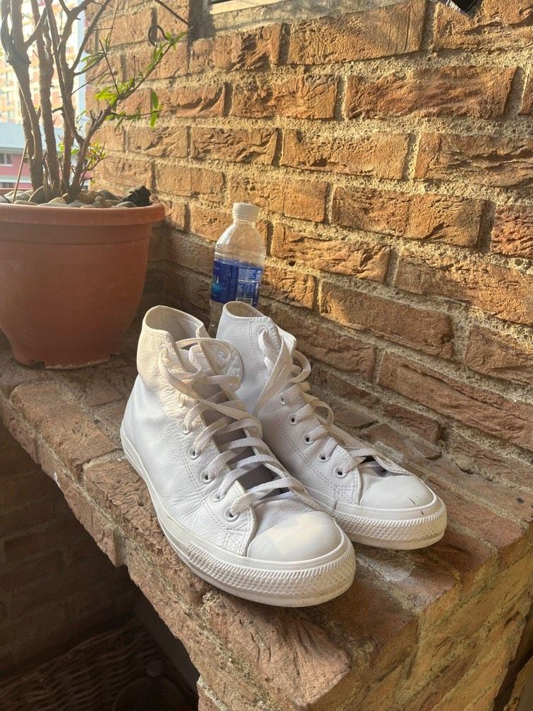 Triple white converse 2025