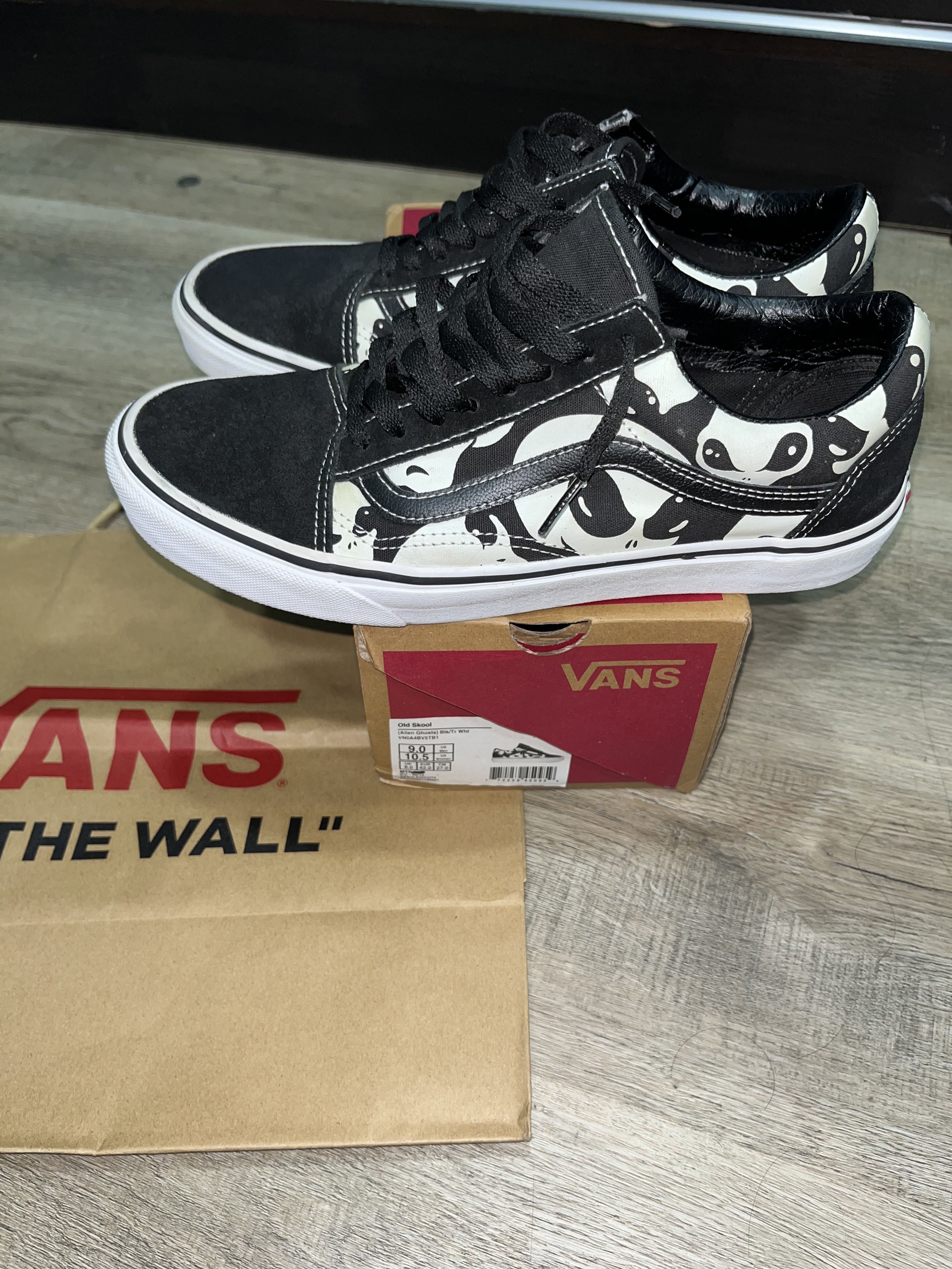 vans alien old skool, Men's Fashion, Footwear, Sneakers on Carousell