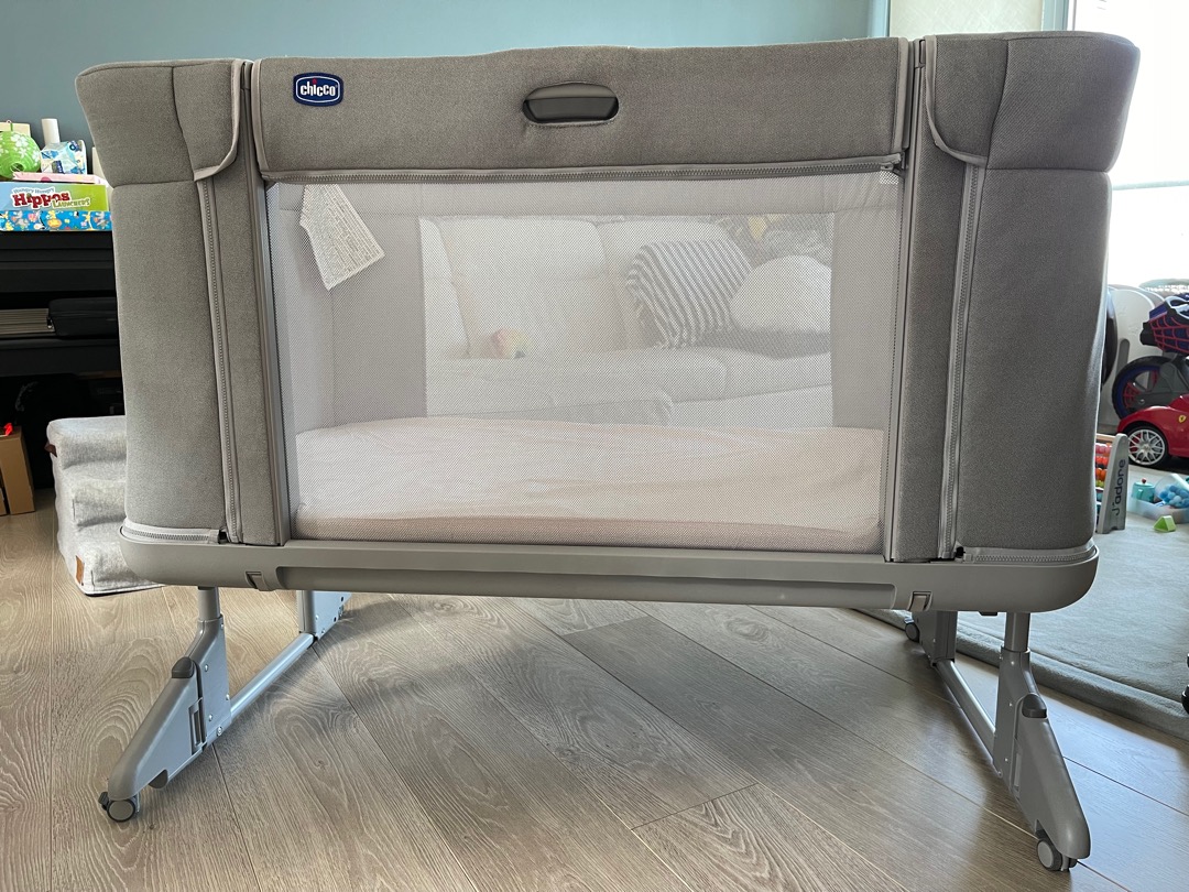Very NEW Chicco Next2Me Forever cot/floor bed, 兒童＆孕婦用品, 兒童傢具, 兒童傢具 嬰兒