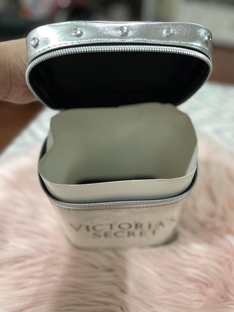 Victoria secret make up bag (Category: Purses & Pouches) located in Manila. Submitted by casperbear (Listing ID 1187434977, Image 3). Description: .