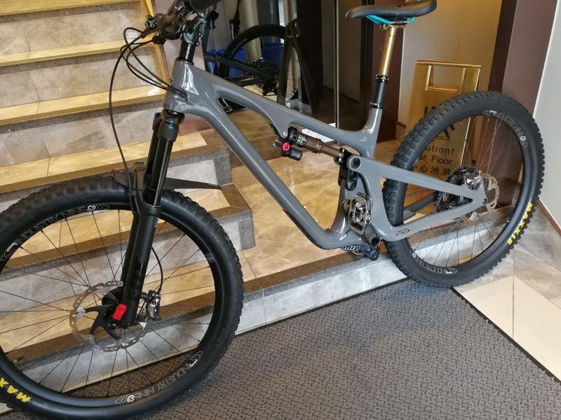Yeti SB140 (M) TURQ Series (Category: Bicycles) located in Abucay. Submitted by you_deal (Listing ID 1187349560, Image 3). Description: Yeti SB140 (M) TURQ Series (Negotiable) Frame is protected with invisiframe sticker Mainly ride on sidewalk and around town, zero accident, bike is now stored at storage house. Fork: Fox 34 Fit Rhythm (160mm) Handlebar: Race face (brand new) Stem: Race face (brand new) Saddle: Yeti WTB (brand new) Wheelset: Indus