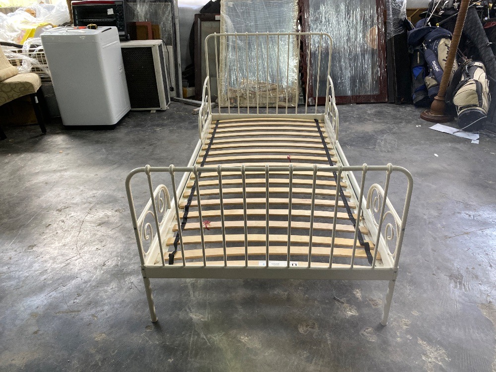 Adjustable White Single Bed Metal Frame / Bingkai Logam Katil Bujang