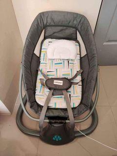 Akeeva Snuggli Baby Rocker