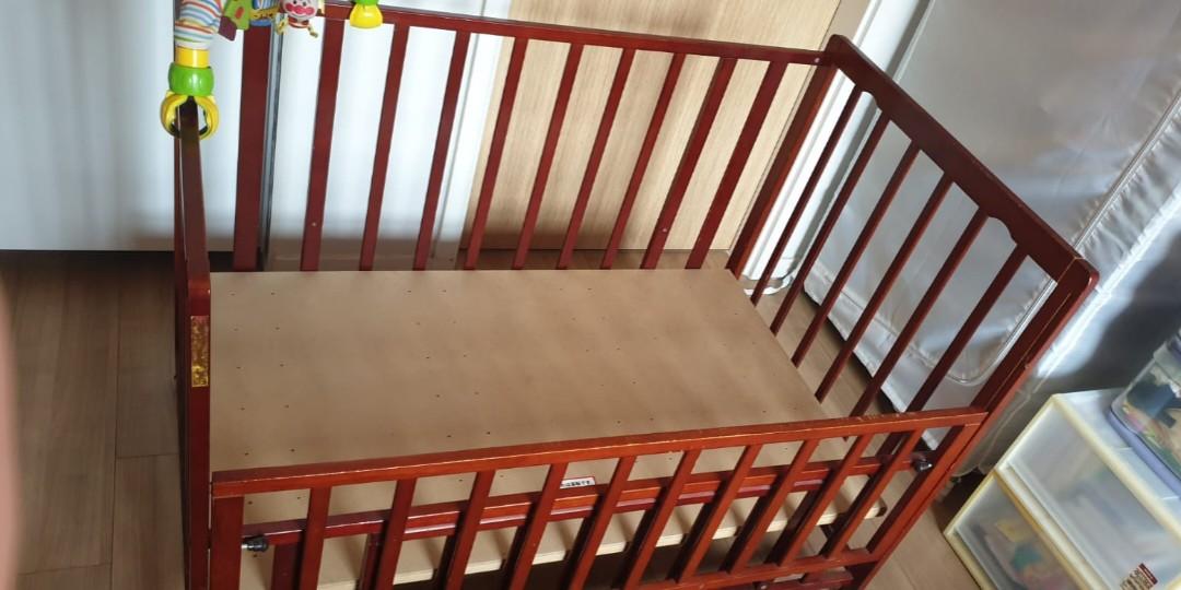 Japan made Baby crib, play cot, adjustable 3 heights, old but hardly