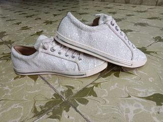 Badgley Mischka Dihiasi Jubilee Sneaker White