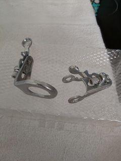 Bicycle cantilever brake hanger