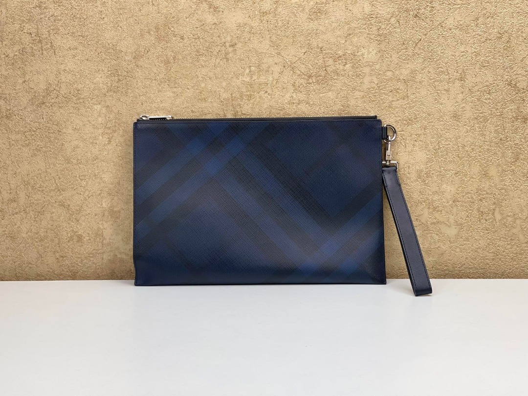 Burberry london 2024 check zip pouch