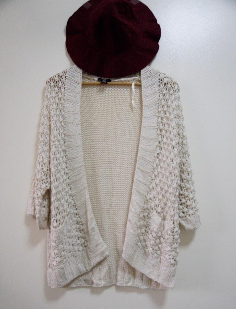 H&M Knitted Cover Up (Category: Others Tops) located in Pasig City. Submitted by hello.spring (Listing ID 1187563221, Image 1). Description: H&M Knitted Cover Up Freesize Php 210 Only!.