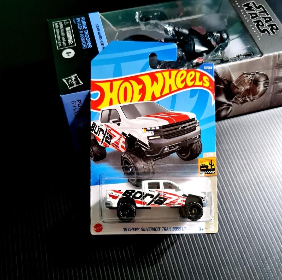 Hot Wheels '19 Chevy Silverado Trail Boss LT Hotwheels Baja Blazers
