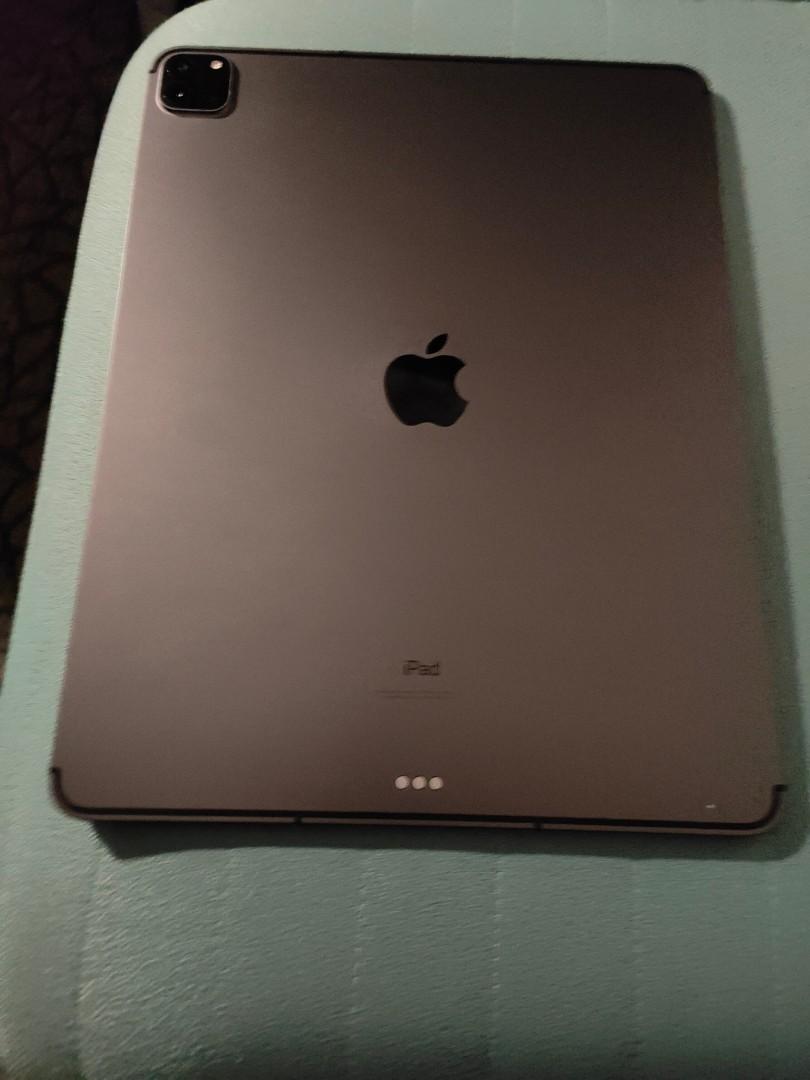 ipad pro 5th gen (Category: Laptops & Notebooks) located in Rizal. Submitted by engracia84 (Listing ID 1187630404, Image 3). Description: unit only 256 gig makinis no issue no box naiwan bought in US.