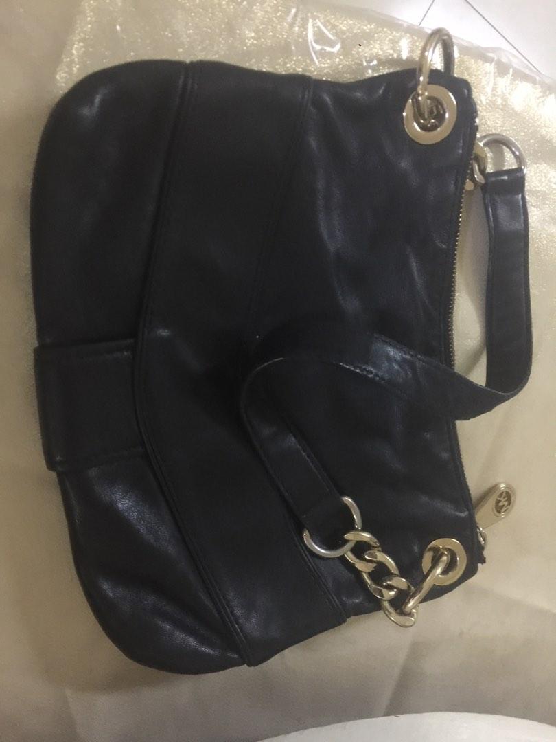 michael kors (Category: Shoulder Bags) located in Zamboanga. Submitted by goodforless (Listing ID 1187518512, Image 3). Description: like new michael kors medium bag .