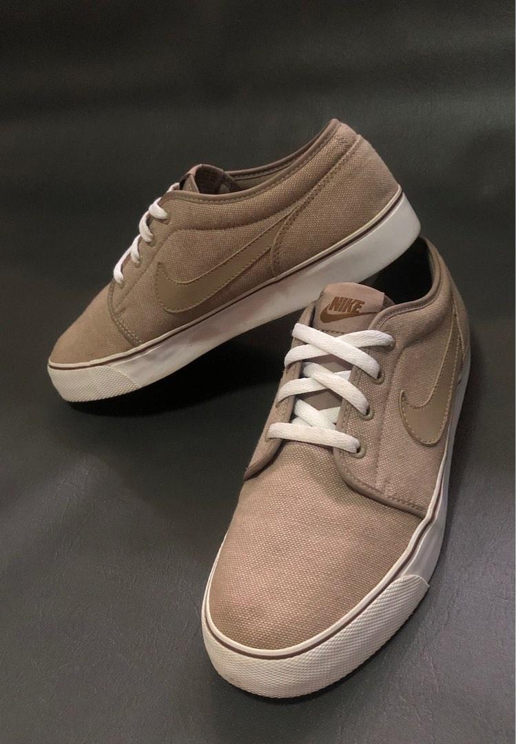 Nike toki low brown sales