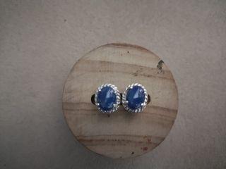 Pair of stud earrings in 925 silver with 7x9mm Star Sapphire