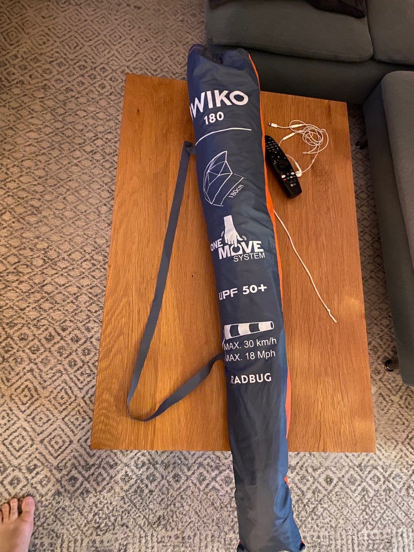 Parasol, sunshade beach decathlon, 傢俬＆家居, 傢俬, 其他家居傢俬 Carousell