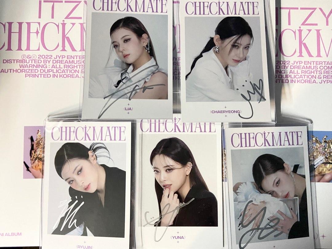 CHECKMATE LIA VERSION SIGNED (D2C Standard) – Itzy Official Store