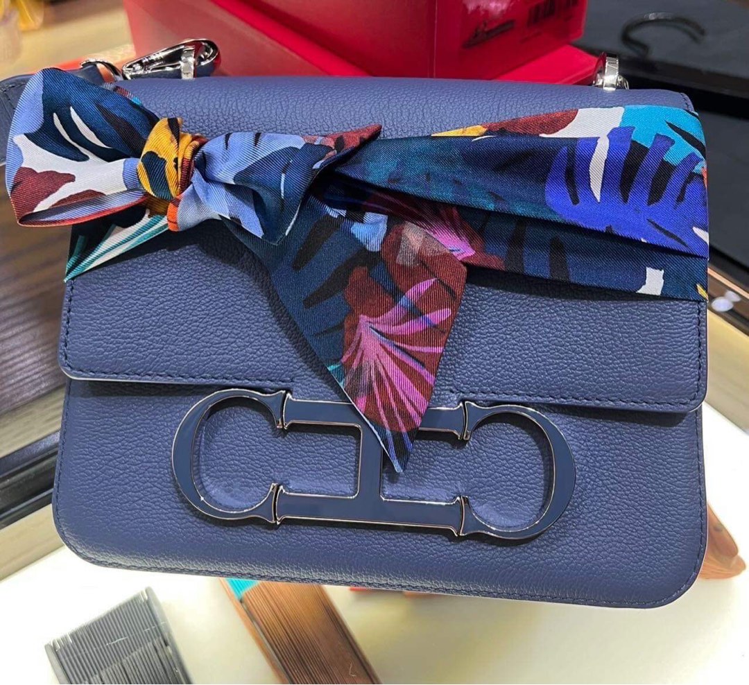 Carolina herrera bag sale store