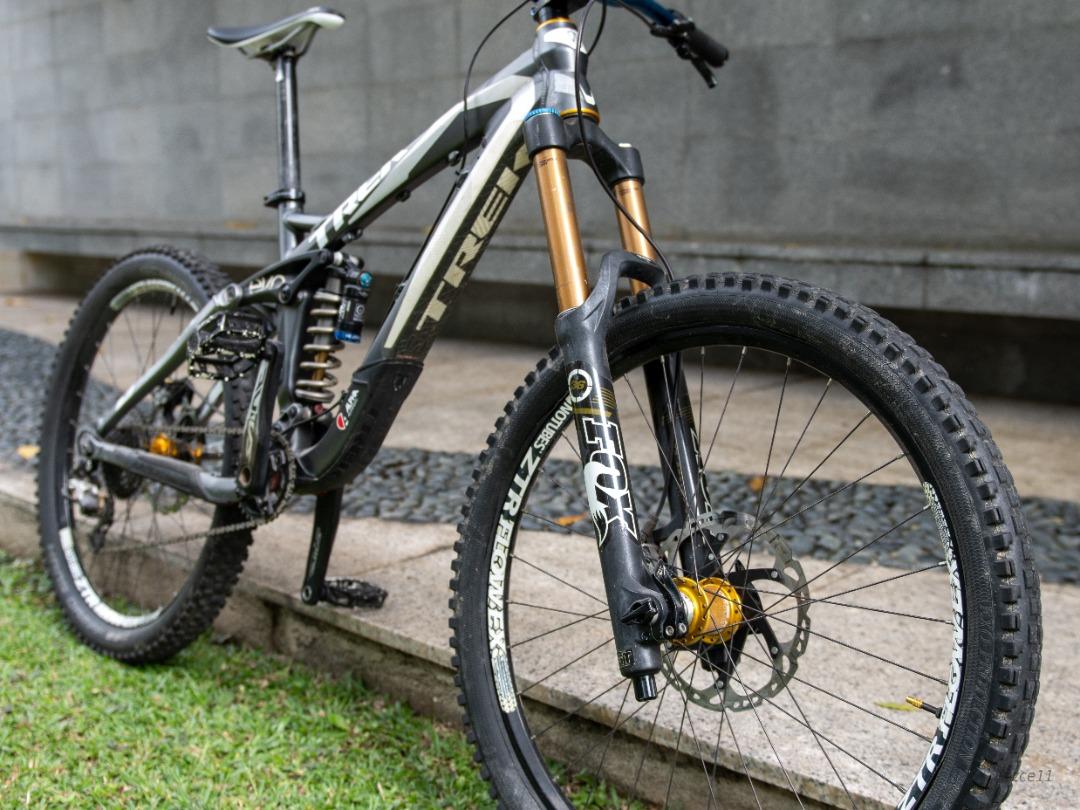 Trek Scratch 9 Full Suspension Mountain Bike Sports Equipment