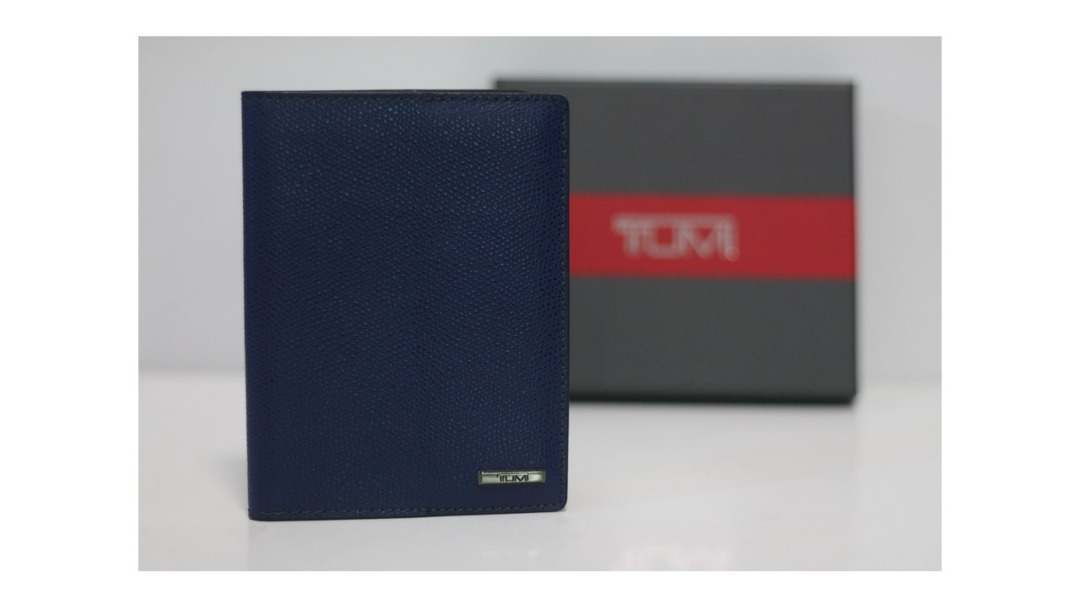 Tumi 118811BLG Passport Cover / wallet, Men's Fashion, Watches