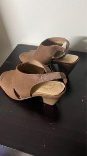 Used Naturalizer sandals with heels