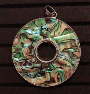 18k white gold mother of pearl pendant
