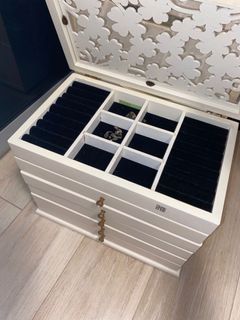 White wooden hotsell jewelry boxes