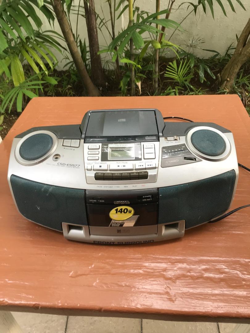 AIWA CSDES57 CD, cassette and radio player. Cassette and radio in good