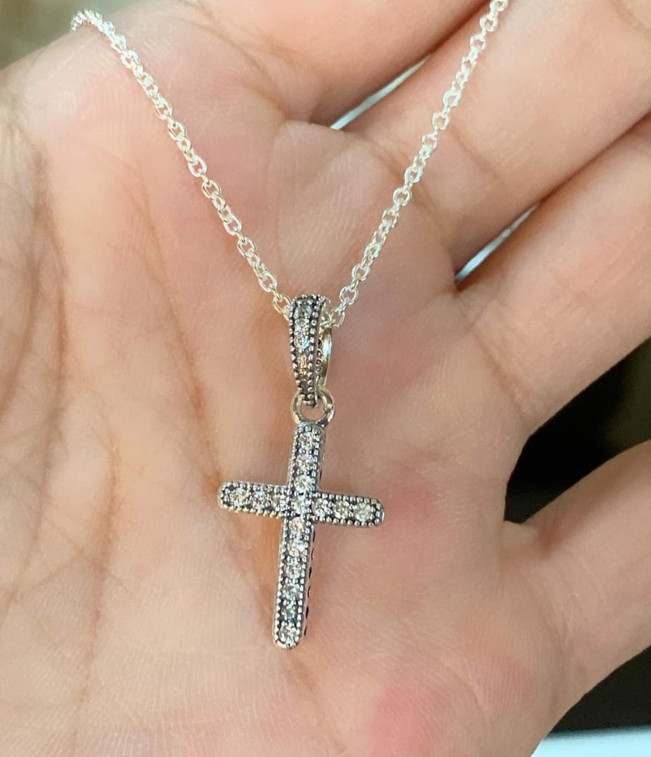 Pandora jewelry cross necklace hot sale