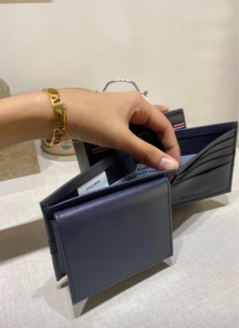 Tommy hilfiger store blue wallet