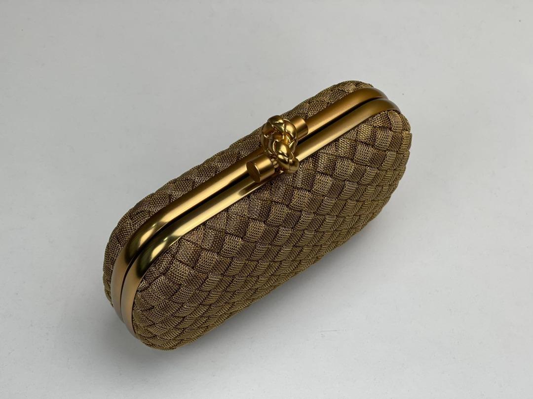Clutch oro store
