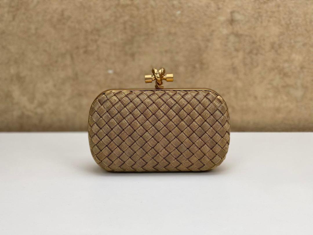 BOTTEGA VENETA Intreccio Oro Bruciato Knot Clutch 939566