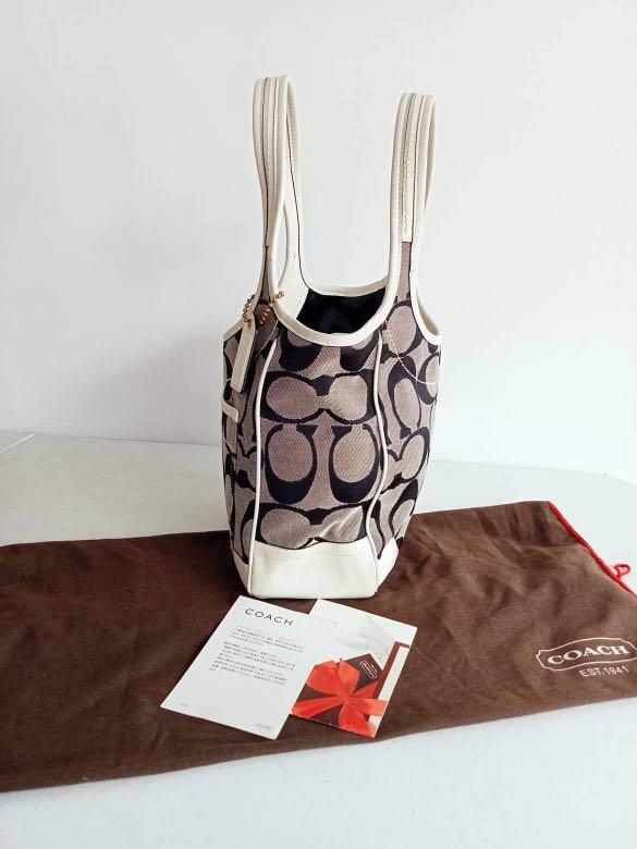 Coach Tote Small Bag like New (Category: Luxury Bags & Wallets) located in San Fernando. Submitted by AuthenticFindsbylei (Listing ID 1187710137, Image 3). Description: Good As new complete inclusion.